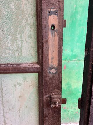 Puertas antiguas de madera con cristal