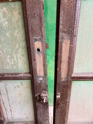 Puertas antiguas de madera con cristal