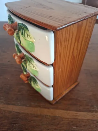 Mobiletto portaspezie vintage legno e ceramica