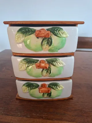 Mobiletto portaspezie vintage legno e ceramica