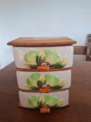 Mobiletto portaspezie vintage legno e ceramica