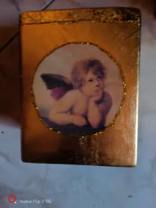 Candela decorativa dorata con angelo