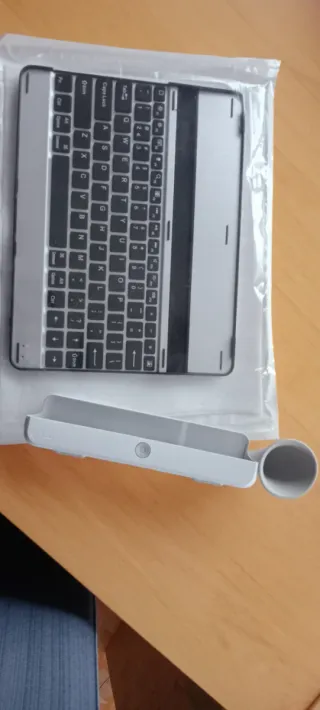 Teclado color plata tablet iPad con Altavoz