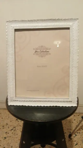 Marco de fotos blanco y beige