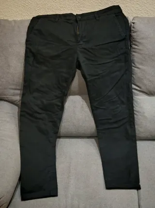Pantalón chino negro