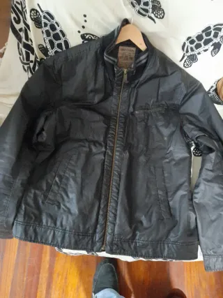 Abrigo Chevignon Talla XL Negro