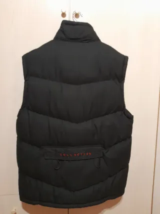 Chaleco forro polar.