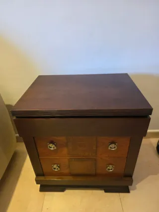 Mesitas de noche de madera maciza