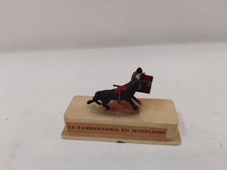 Lote 4 figuras miniatura tauromaquia plomo