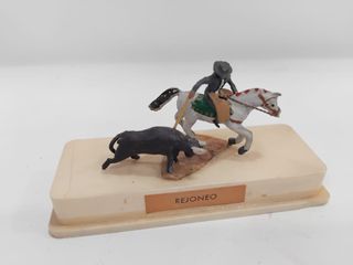 Lote 4 figuras miniatura tauromaquia plomo