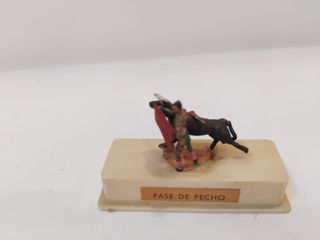 Lote 4 figuras miniatura tauromaquia plomo