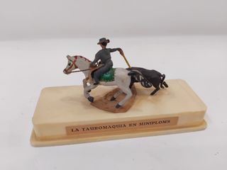 Lote 4 figuras miniatura tauromaquia plomo