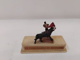 Lote 4 figuras miniatura tauromaquia plomo