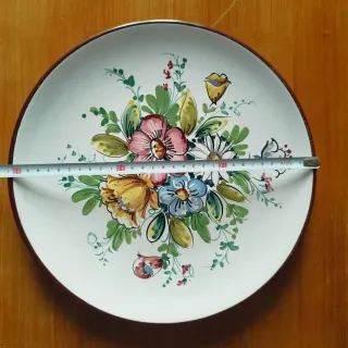 Piatto in ceramica di Vietri firmato Santoriello.