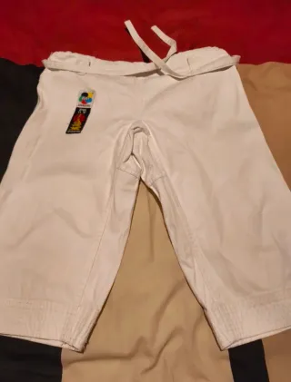 Karategui de competición marca Dardos