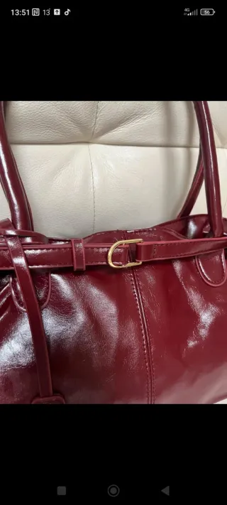 Bolso de mano burdeos brillante