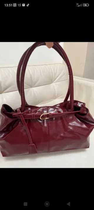 Bolso de mano burdeos brillante