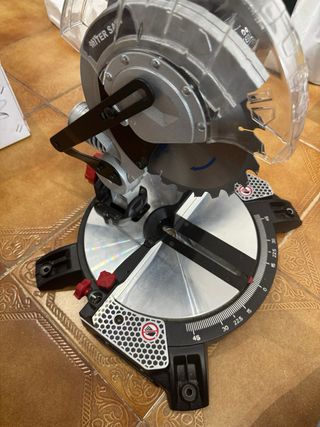 Sierra Ingletadora 1400W 210mm