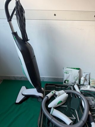 Folletto VK220S + borsone accessori con picchio