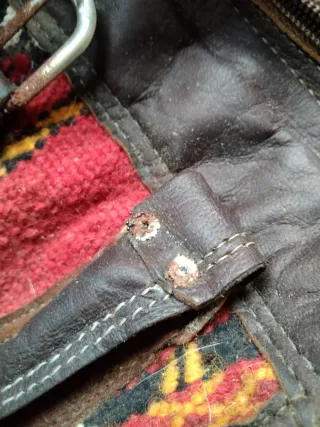 Bolso de mano cuero y telas étnicas