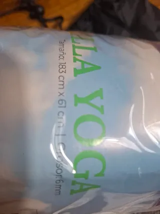 Esterilla de yoga morada con funda