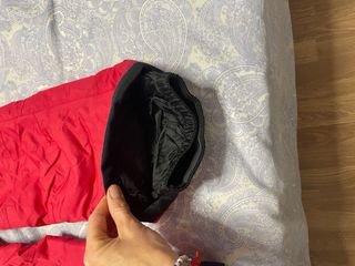 Mono de esquí rojo niña