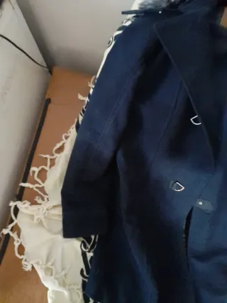 Abrigo azul Zara con cuello de pelo