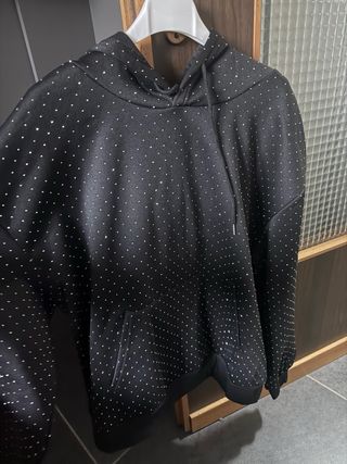 Felpa nera con strass