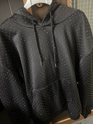 Felpa nera con strass