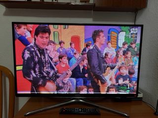 TV Samsung 36 Plata y Negro