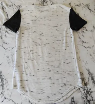 Camiseta SikSilk jaspeada blanca y mangas negras