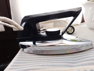 Plancha Eléctrica Vintage Jata