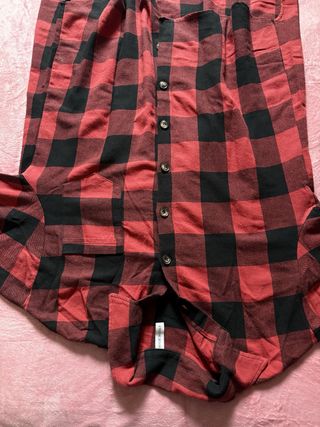 Camicia a quadri rossa e nera