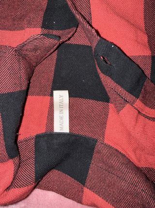 Camicia a quadri rossa e nera