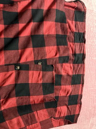Camicia a quadri rossa e nera