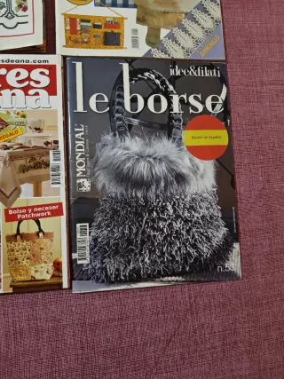 Revistas de punto de cruz y una para hacer bolsos
