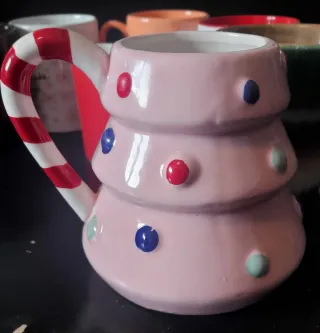 Lote 6 Tazas UO, Miss Miserable, Gaudí