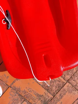 Trineo rojo con cuerda