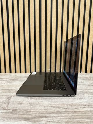 MacBook Pro 15" 2018 i7 32gb 500gb SSD