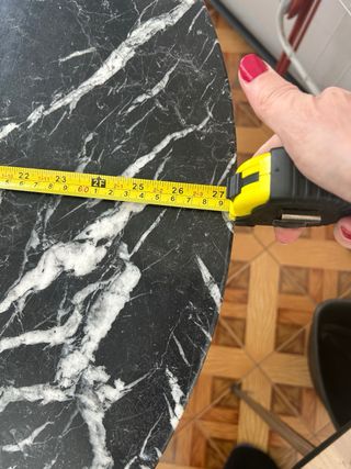 Mesa redonda mármol y sillas hierro forjado