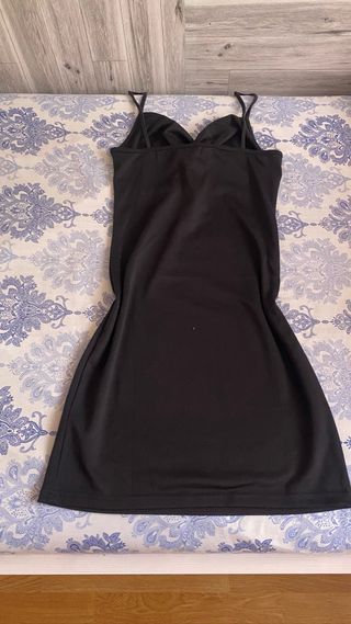 Vestido negro corto con nudo
