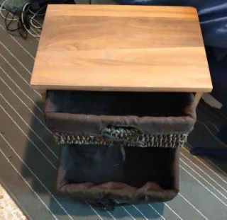 Comodino con 2 cassetti in vimini e legno