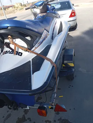 Moto de agua Bombardier GTXDI triplaza135cv