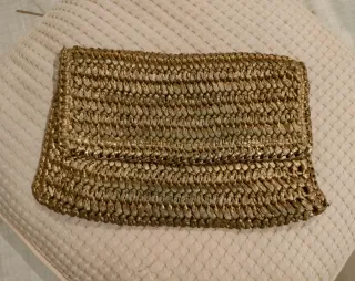 Bolso de mano rafia dorado