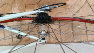 Bicicleta de carretera Naverni