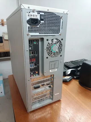 Torre Ordenador Gris Plata