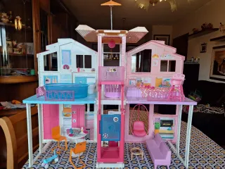 Casa Barbie Malibu 3 Piani con Accessori