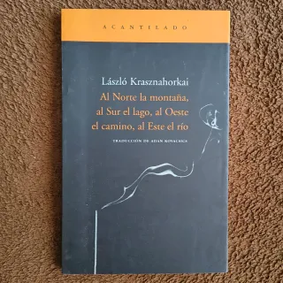 Al Norte la montaña, al Sur el lago, al Oeste e...
