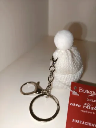 Portachiavi berretto invernale con pon pon