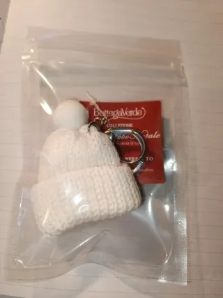 Portachiavi berretto invernale con pon pon